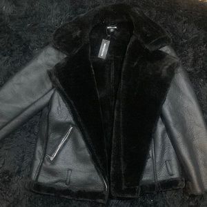 Brand-Prettylittlething Size-Women’s 10 all black leather coat black fur inside